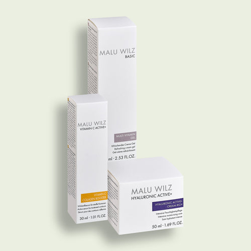 Drei verschiedene Verpackungsschachteln von Malu Wilz Produkten: Multi Vitamin Gel, Vitamin C Collagen Booster und Hyaluronic Active+ Cream Rich.