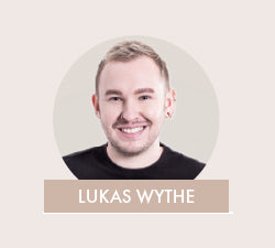 Porträtfoto von Malu Wilz Deko-Trainer Lukas Wythe in einem kreisförmigen Rahmen.